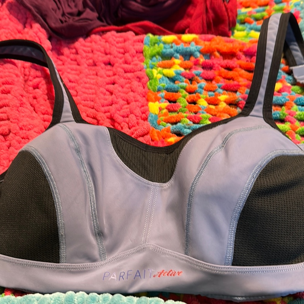 Sports bra
